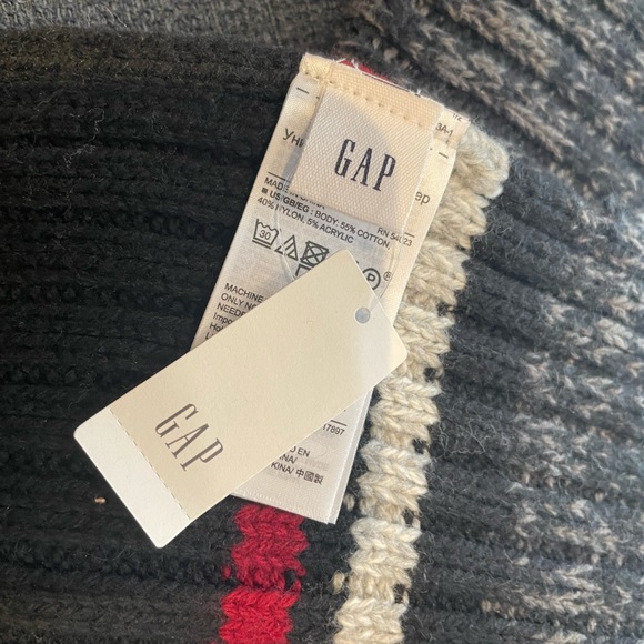 GAP Brand New Gray and Red Scarf - Picture 3 of 6
